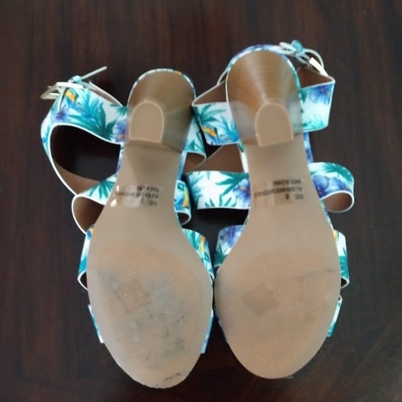 Quipid Tropical Print Peep Toe Stacked Heels - Picture 5 of 5